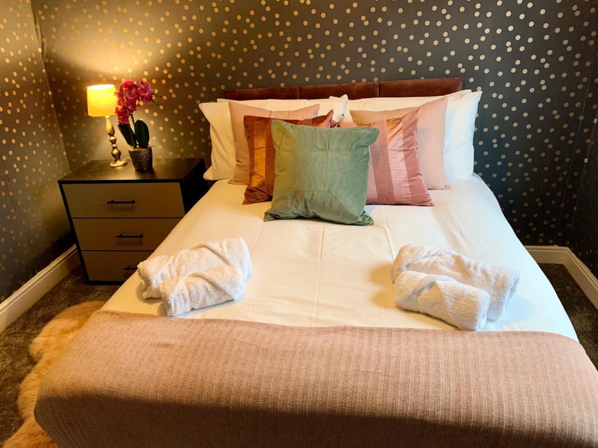 Stamer House By Yourstays, Stylish Quirky House, With 4 Double Bedrooms, Book Now! Stoke-on-Trent エクステリア 写真